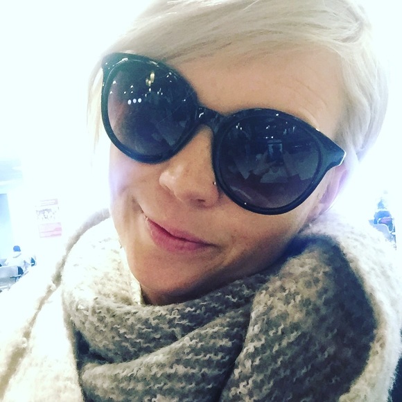 Meet your Posher, Molly - Picture 1 of 1